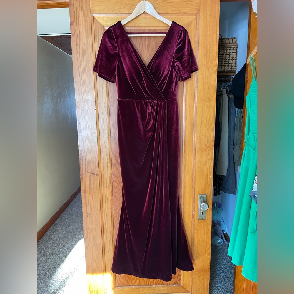 Revelry Giselle Burgundy Dress Size 4